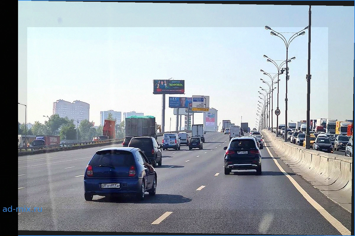 Пробка на восемь километров растянулась после ДТП на 65-м километре МКАД